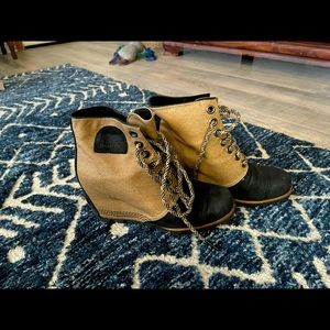 women’s sorel boots. size 7.5, worn once, wonderful condition